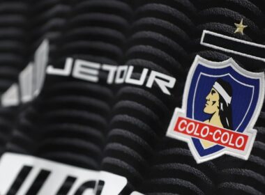 Camiseta alternativa de Colo-colo 2025.