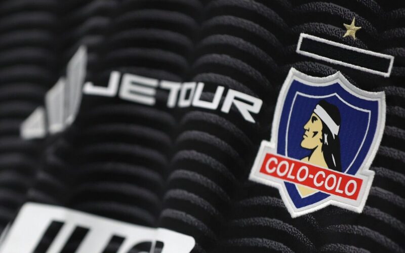Camiseta alternativa de Colo-colo 2025.