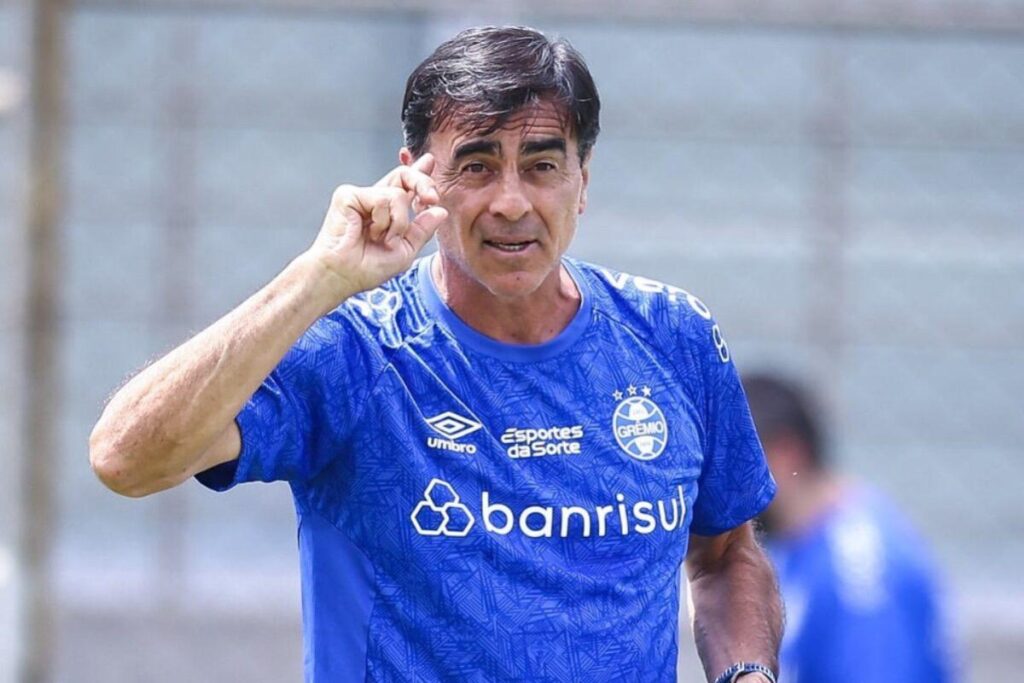 Gustavo Quinteros con camiseta de Gremio.
