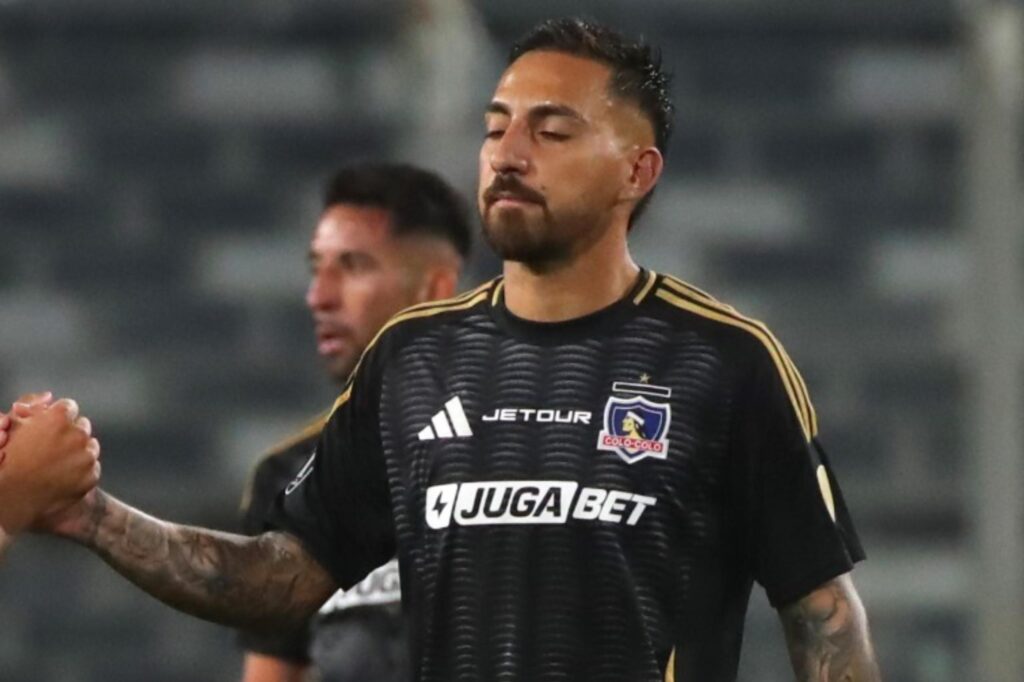 Javier Correa en el partido contra Racing Club.