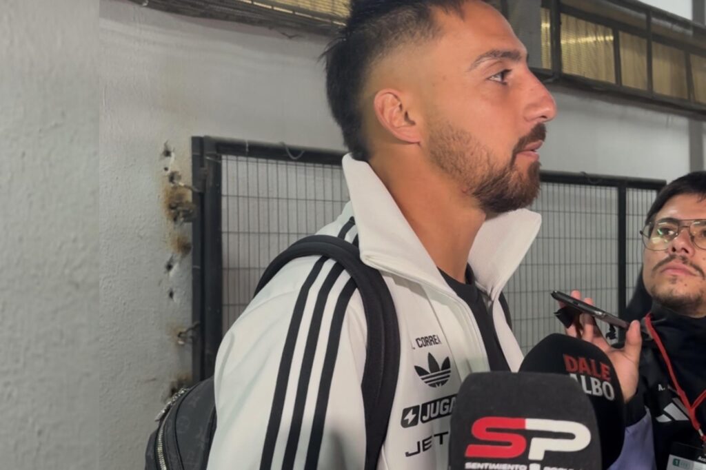 Javier Correa en la zona mixta del Estadio Monumental.