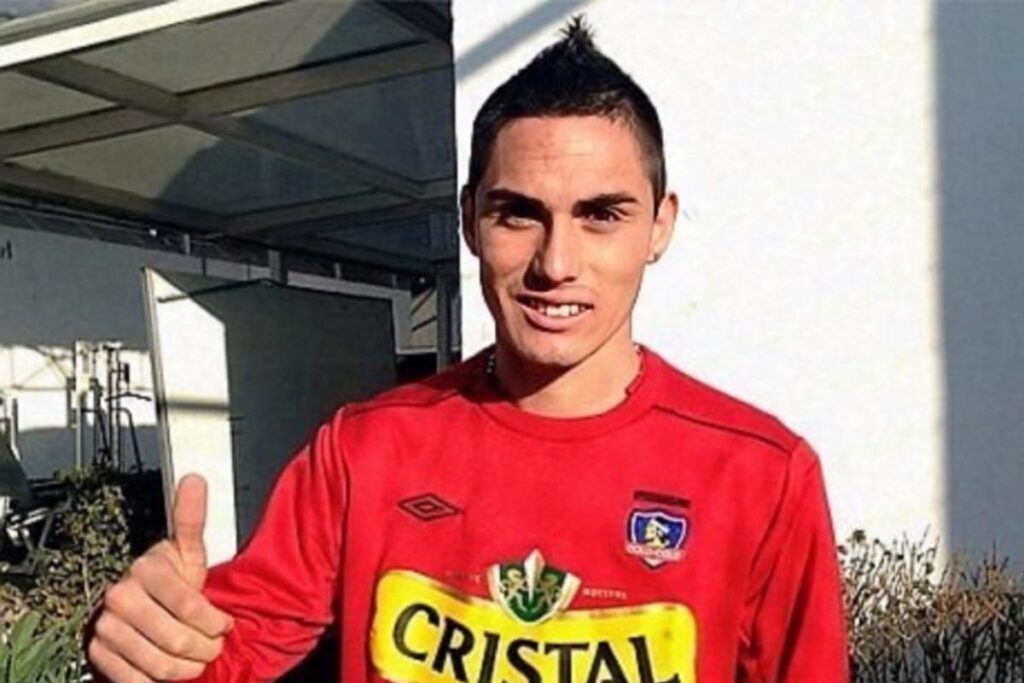 Jean Paul Pineda con la camiseta de Colo-Colo.