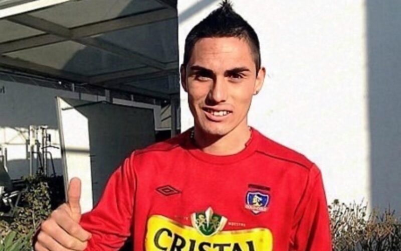 Jean Paul Pineda con la camiseta de Colo-Colo.