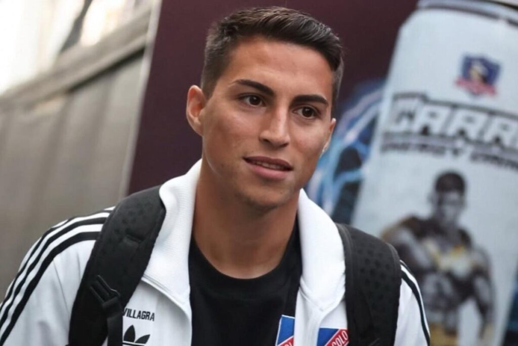 Jonathan Villagra con la camiseta de Colo-Colo.