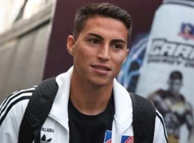 Jonathan Villagra con la camiseta de Colo-Colo.