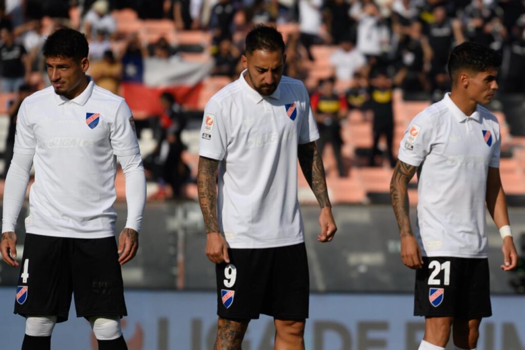 Alan Saldivia, Javier Correa y Erick Wiemberg en el Estadio Monumental.
