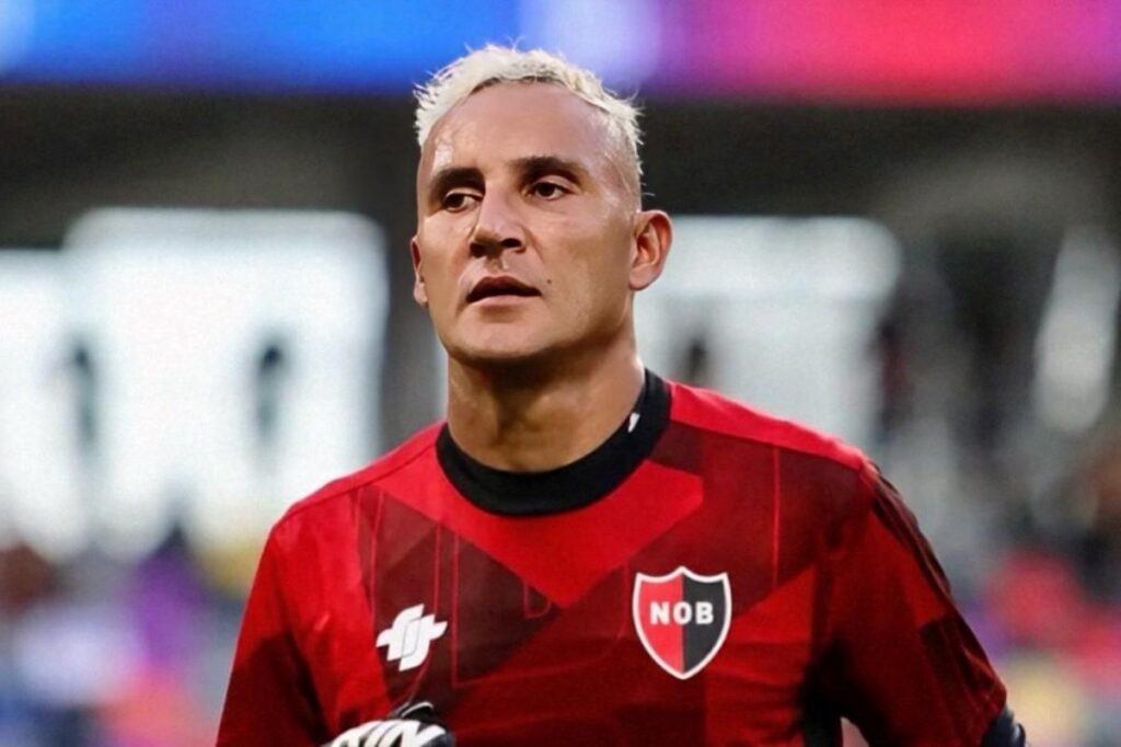 Keylor Navas con camiseta de Newell's Old Boys.