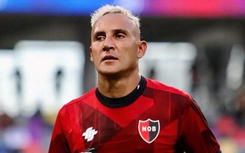 Keylor Navas con camiseta de Newell's Old Boys.