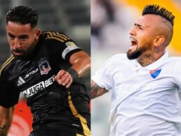 Mauricio Isla y Arturo Vidal con las camisetas negra y blanca de Colo-Colo.