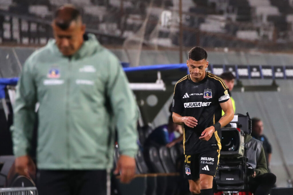 Jorge Almirón y Lucas Cepeda en el partido de 