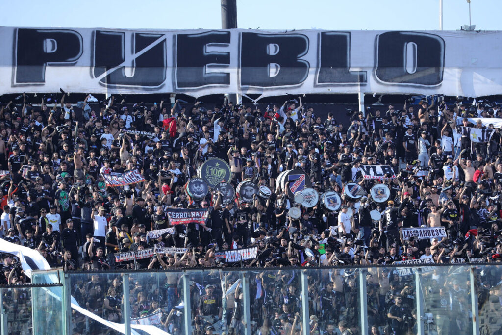 Garra Blanca en el Estadio Monumental.
