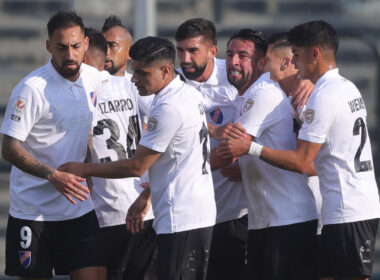 Jugadores de Colo-Colo celebrando un gol frente a Coquimbo Unido.