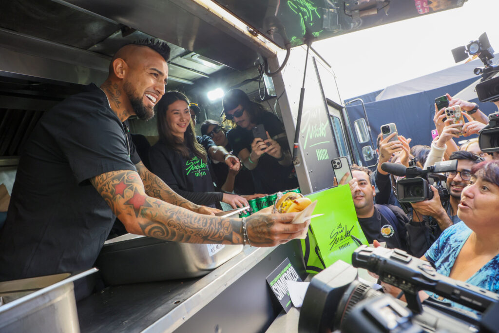 Arturo Vidal Lanzamiento hamburgueseria