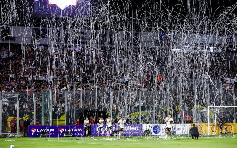 Recibimiento de la Garra Blanca a Colo-Colo.