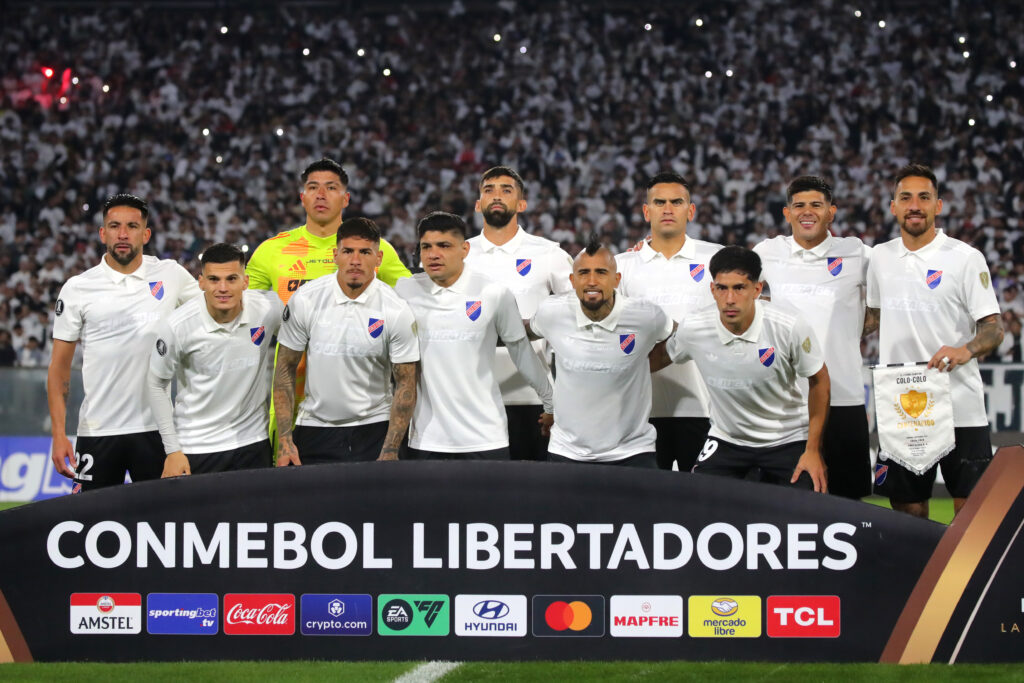 Futbol, Colo Colo vs Fortaleza. Fase de grupos, Copa Libertadores 2025. El equipo de Colo Colo es fotografiado durante el partido de copa libertadores por el grupo E contra Fortaleza disputado en el estadio Monumental en Santiago, Chile. 10/04/2024 Jonnathan Oyarzun/Photosport Football, Colo Colo vs Fortaleza. Group stage, Copa Libertadores 2025. Colo Colo’s teams are pictured during the copa libertadores match for group E against Fortaleza at the Monumental stadium in Santiago, Chile. 10/04/2024 Jonnathan Oyarzun/Photosport