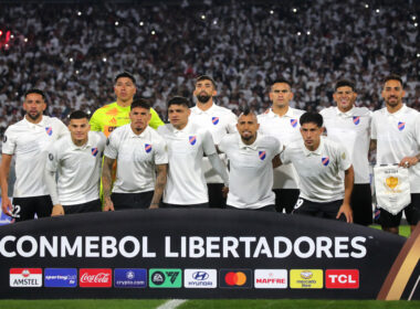 Futbol, Colo Colo vs Fortaleza. Fase de grupos, Copa Libertadores 2025. El equipo de Colo Colo es fotografiado durante el partido de copa libertadores por el grupo E contra Fortaleza disputado en el estadio Monumental en Santiago, Chile. 10/04/2024 Jonnathan Oyarzun/Photosport Football, Colo Colo vs Fortaleza. Group stage, Copa Libertadores 2025. Colo Colo’s teams are pictured during the copa libertadores match for group E against Fortaleza at the Monumental stadium in Santiago, Chile. 10/04/2024 Jonnathan Oyarzun/Photosport