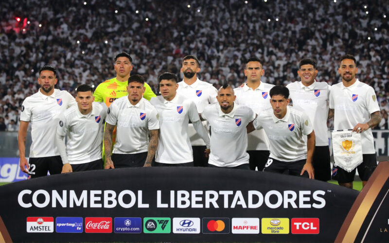 Futbol, Colo Colo vs Fortaleza. Fase de grupos, Copa Libertadores 2025. El equipo de Colo Colo es fotografiado durante el partido de copa libertadores por el grupo E contra Fortaleza disputado en el estadio Monumental en Santiago, Chile. 10/04/2024 Jonnathan Oyarzun/Photosport Football, Colo Colo vs Fortaleza. Group stage, Copa Libertadores 2025. Colo Colo’s teams are pictured during the copa libertadores match for group E against Fortaleza at the Monumental stadium in Santiago, Chile. 10/04/2024 Jonnathan Oyarzun/Photosport