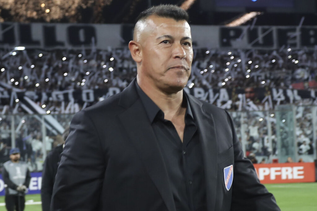 Primer plano de Jorge Almirón.