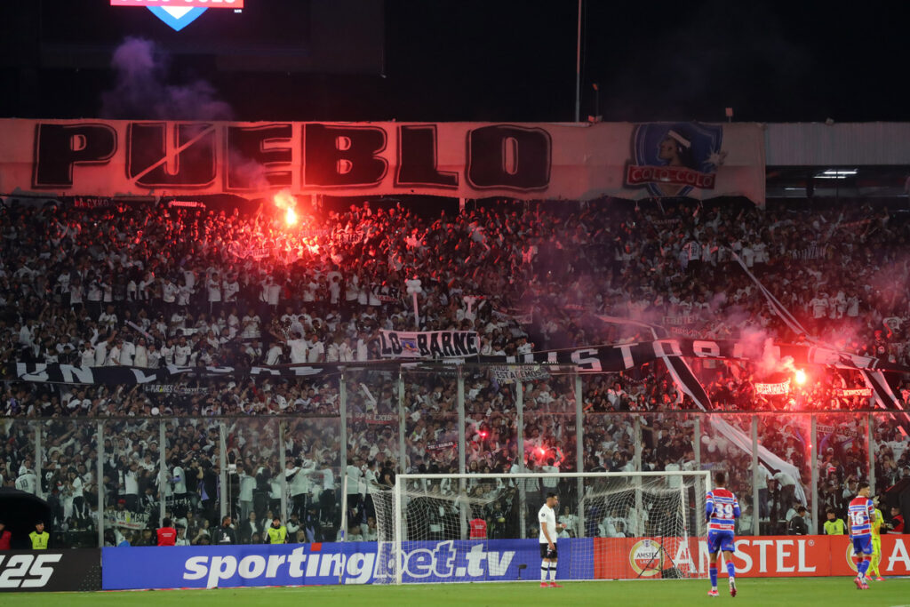 Hinchas de Colo-Colo en el Estadio Monumental.