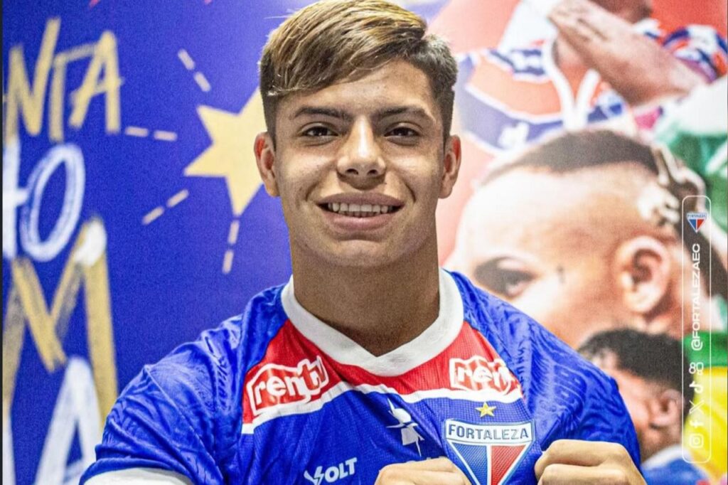 Tomás Roco en su presentación como nuevo refuerzo de Fortaleza.