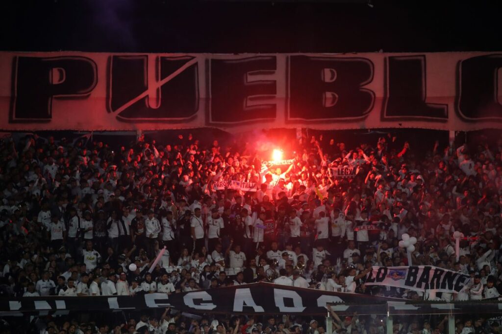Garra Blanca en el Estadio Monumental.
