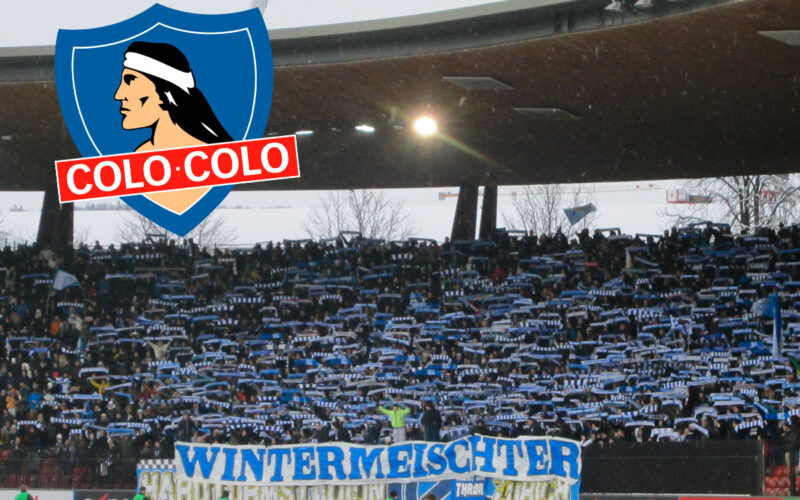 Barra Zuri Locoz junto al escudo de Colo-Colo.