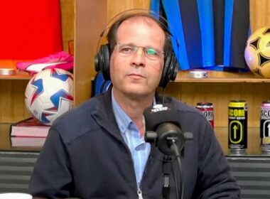 Alejandro Lorca en el estudio de Balong Radio.