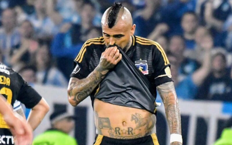 Futbol, Racing vs Colo Colo. Fase de grupos, Copa Libertadores 2025. El jugador de Colo Colo Arturo Vidal es fotografiado durante el partido de copa libertadores por el grupo E contra Racing disputado en el estadio Presidente Peron en Buenos Aires, Argentina. 14/05/2024 Fotobaires/Photosport Football, Racing vs Colo Colo. Group stage, Copa Libertadores 2025. Colo Colo’s player Arturo Vidal is pictured during the copa libertadores match for group E against Racing at the Presidente Peron stadium in Buenos Aires, Argentina. 14/05/2024 Fotobaires/Photosport