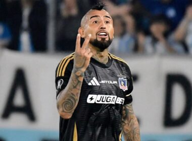 Futbol, Racing vs Colo Colo. Fase de grupos, Copa Libertadores 2025. El jugador de Colo Colo Arturo Vidal es fotografiado durante el partido de copa libertadores por el grupo E contra Racing disputado en el estadio Presidente Peron en Buenos Aires, Argentina. 14/05/2024 Fotobaires/Photosport Football, Racing vs Colo Colo. Group stage, Copa Libertadores 2025. Colo Colo’s player Arturo Vidal is pictured during the copa libertadores match for group E against Racing at the Presidente Peron stadium in Buenos Aires, Argentina. 14/05/2024 Fotobaires/Photosport