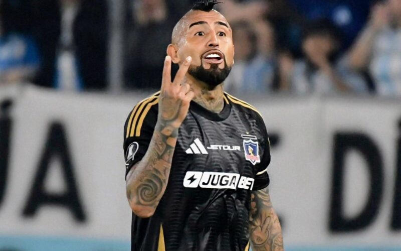 Futbol, Racing vs Colo Colo. Fase de grupos, Copa Libertadores 2025. El jugador de Colo Colo Arturo Vidal es fotografiado durante el partido de copa libertadores por el grupo E contra Racing disputado en el estadio Presidente Peron en Buenos Aires, Argentina. 14/05/2024 Fotobaires/Photosport Football, Racing vs Colo Colo. Group stage, Copa Libertadores 2025. Colo Colo’s player Arturo Vidal is pictured during the copa libertadores match for group E against Racing at the Presidente Peron stadium in Buenos Aires, Argentina. 14/05/2024 Fotobaires/Photosport