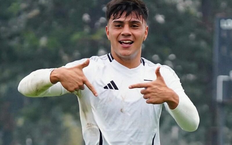 Bruno Torres celebrando un gol con Colo-Colo Sub-18.