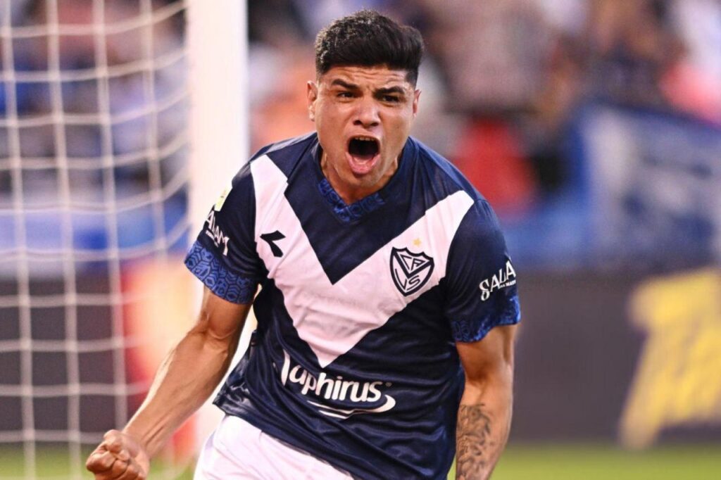 Claudio Aquino con la camiseta de Vélez Sarsfield