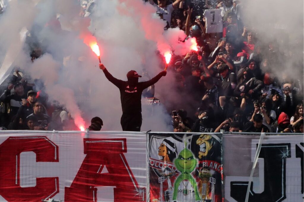 El medio La Tercera destapó la supuesta reunión entre garreros y plantel de Colo-Colo en el Estadio Monumental.