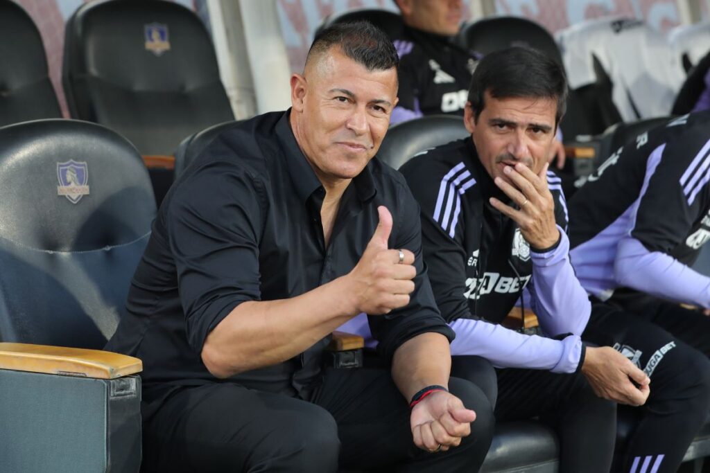 Todo indica que Jorge Almirón podría dirigir ante Atlético Bucaramanga a pesar de la polémica con Blanco y Negro.