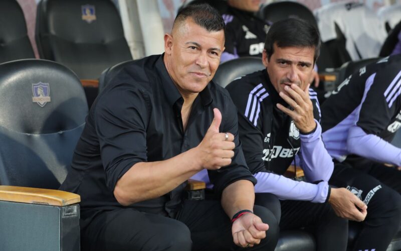 Todo indica que Jorge Almirón podría dirigir ante Atlético Bucaramanga a pesar de la polémica con Blanco y Negro.