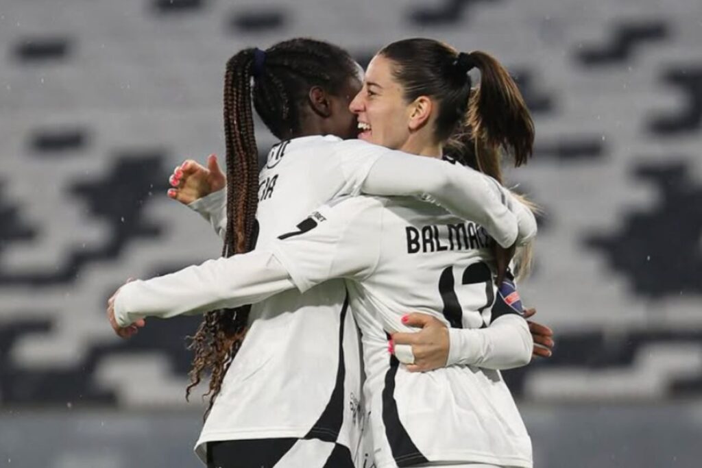 Rosario Balmaceda celebrando el primer gol de la jornada en Macul.