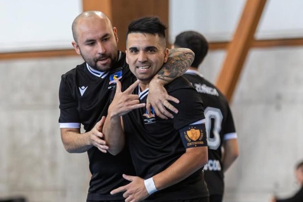 Bastián Farías y Cristhoper Reyes con Colo-Colo futsal.