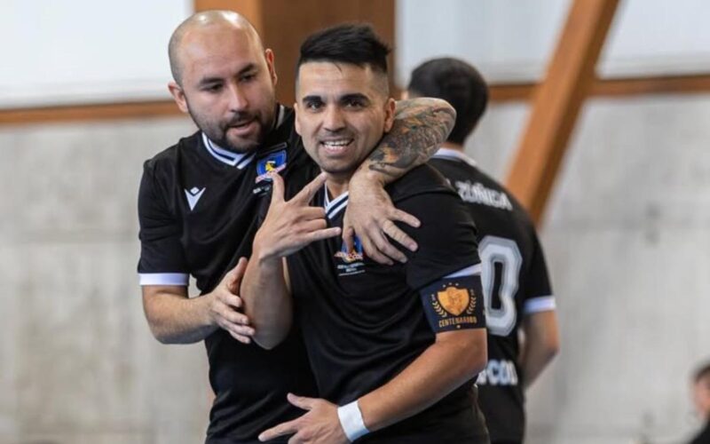 Bastián Farías y Cristhoper Reyes con Colo-Colo futsal.
