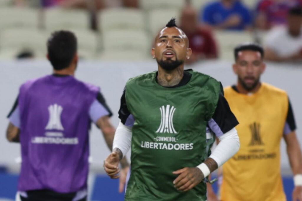 Colo-Colo pende de un hilo, y a los malos resultados, se suman diversos problemas con los hinchas.