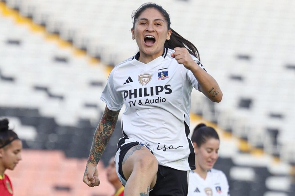 Yenny Acuña celebra su gol frente a Unión Española por la Liga Femenina