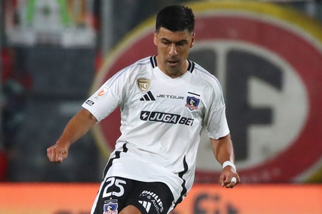 Tomás Alarcón en el duelo de Colo-Colo vs Everton