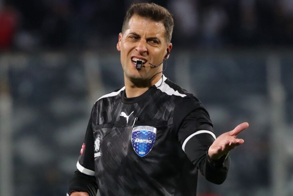 Gustavo Tejera será el árbitro para el duelo de Colo-Colo frente a Racing Club