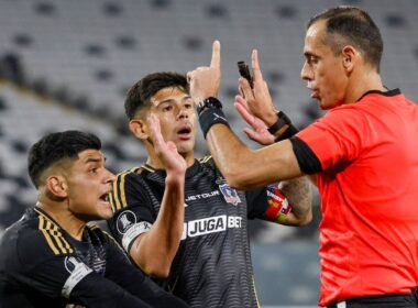 Jugadores de Colo-Colo en el duelo frente a Racing