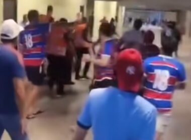 Hinchas de Colo-Colo expulsados del Arena Castelao.
