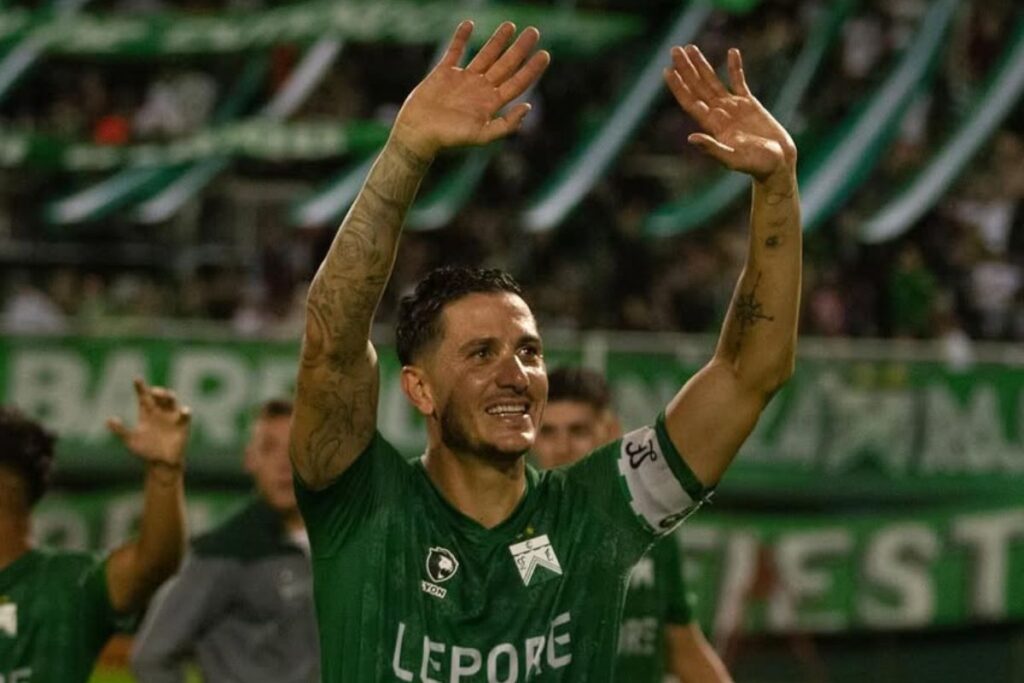 Gonzalo Castellani con la camiseta de Ferro Carril Oeste.