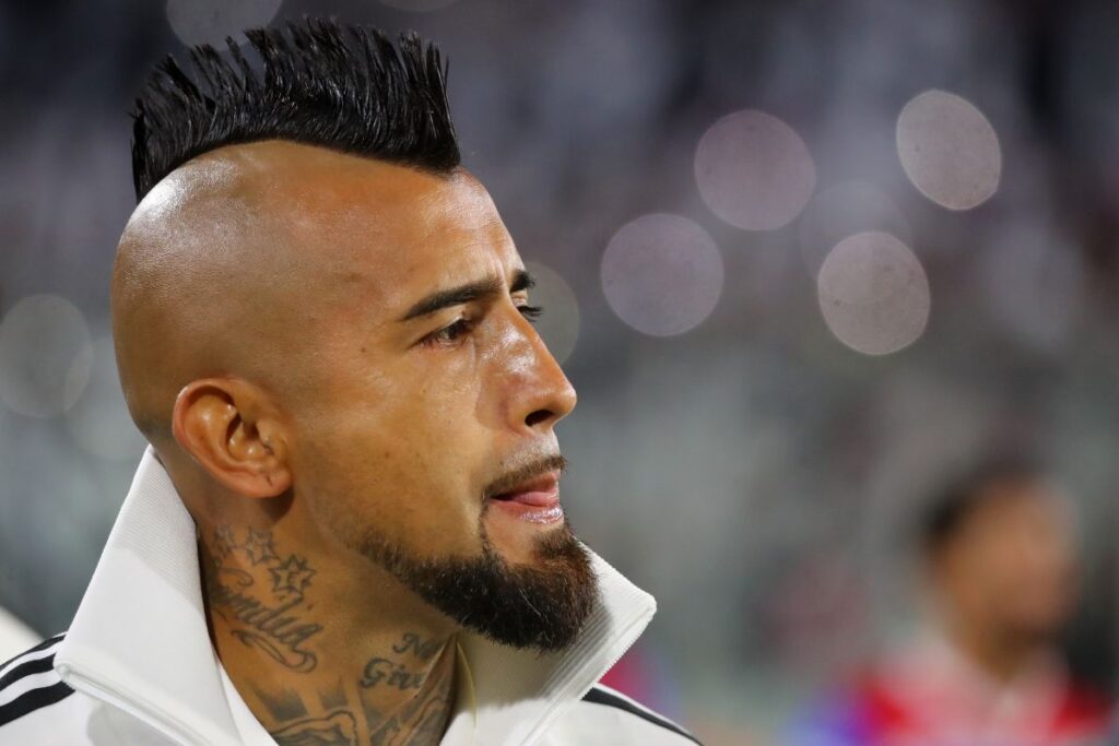 Colo-Colo sufre una de las peores humillaciones de su historia con Arturo Vidal en cancha. 