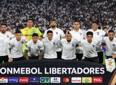 Formación de Colo-Colo vs Fortaleza en el Estadio Monumental por Copa Libertadores.