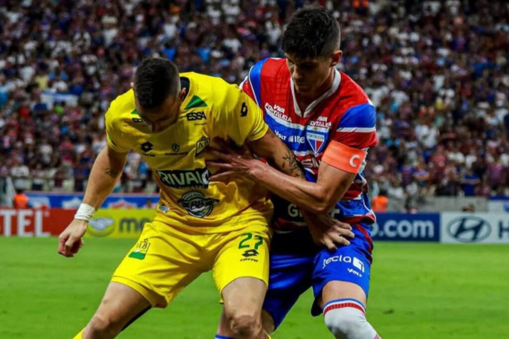Benjamín Kuscevic durante el partido de Fortaleza vs Atlético Bucaramanga.