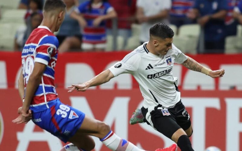 Lucas Cepeda en el partido de Fortaleza vs Colo-Colo en Brasil.