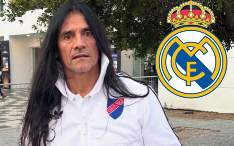 Gabriel Mendoza en el Estadio Monumental con indumentaria de Colo-Colo y el escudo del Real Madrid.